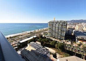 Пентхаус планировкой 2+1 на первой береговой линии в районе Махмутлар