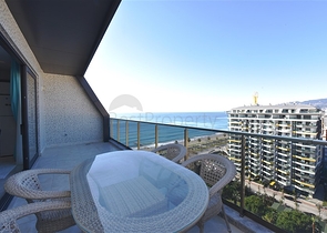 Пентхаус планировкой 2+1 на первой береговой линии в районе Махмутлар