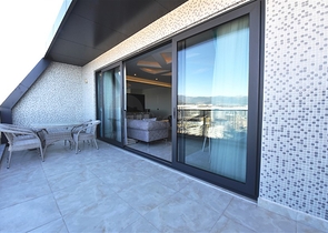 Пентхаус планировкой 2+1 на первой береговой линии в районе Махмутлар