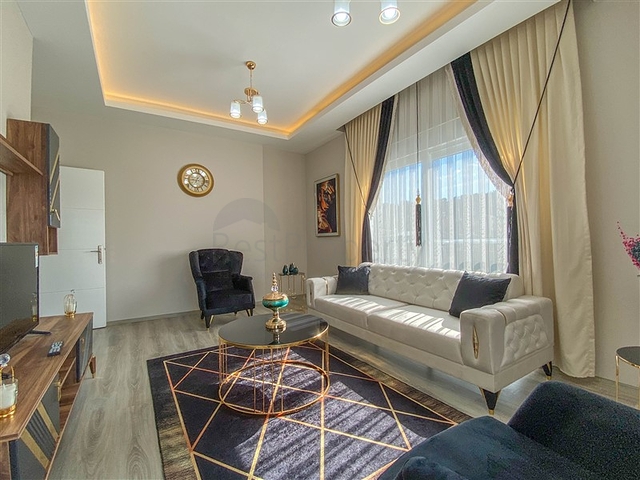 Трехкомнатная квартира с отдельной кухней в Демирташе