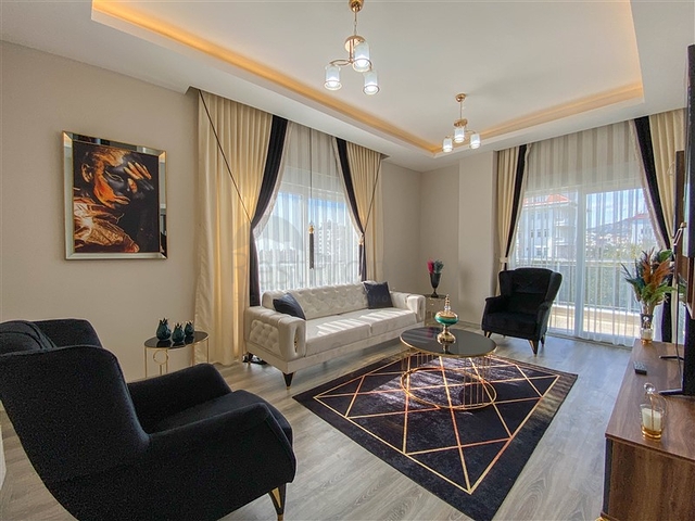 Трехкомнатная квартира с отдельной кухней в Демирташе