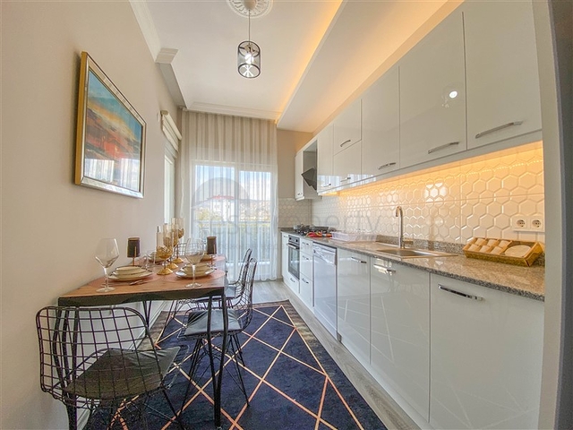 Трехкомнатная квартира с отдельной кухней в Демирташе