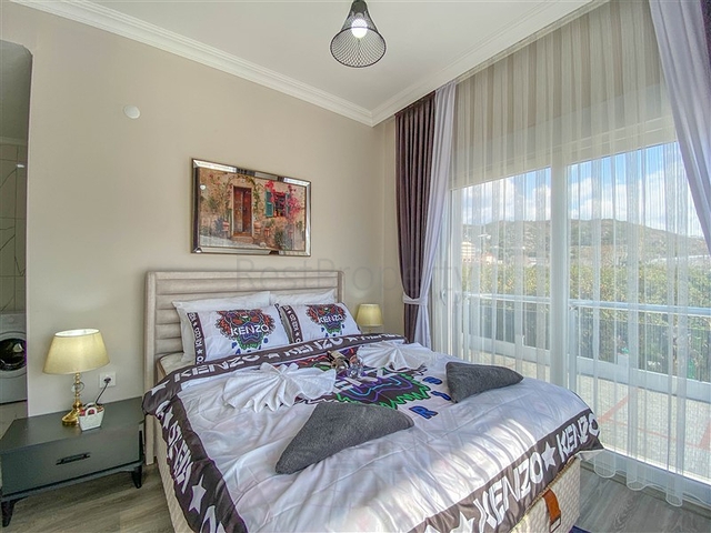 Трехкомнатная квартира с отдельной кухней в Демирташе