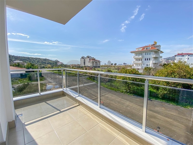 Трехкомнатная квартира с отдельной кухней в Демирташе