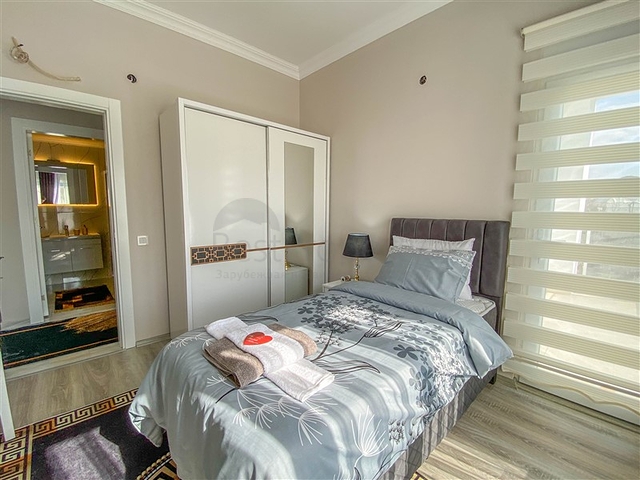 Трехкомнатная квартира с отдельной кухней в Демирташе