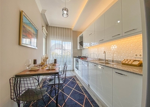 Трехкомнатная квартира с отдельной кухней в Демирташе