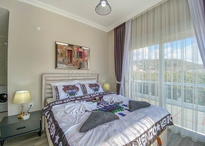 Трехкомнатная квартира с отдельной кухней в Демирташе