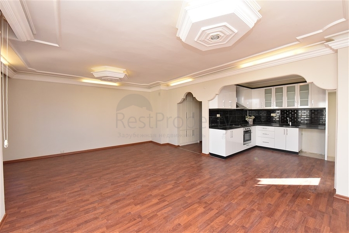 Просторная четырехкомнатная квартира в центре Алании