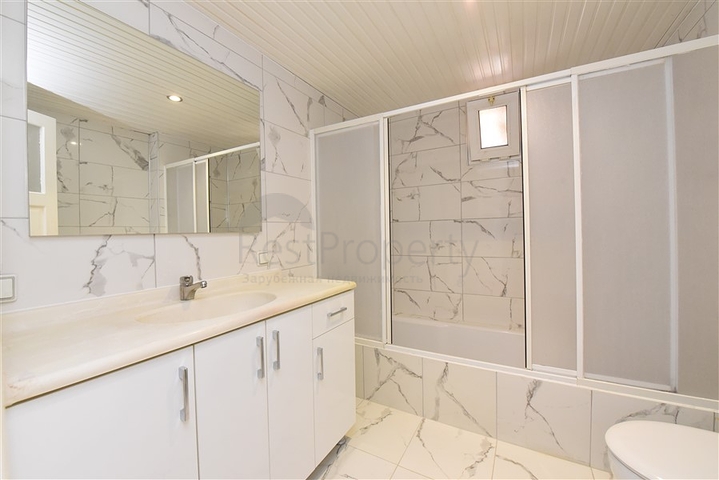 Просторная четырехкомнатная квартира в центре Алании