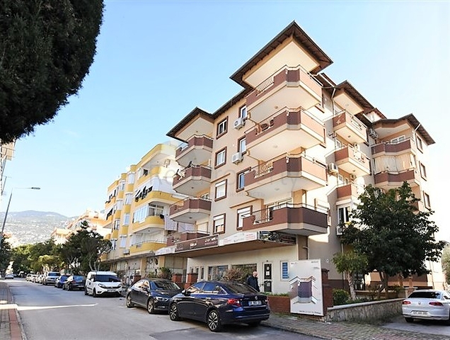 Просторная четырехкомнатная квартира в центре Алании