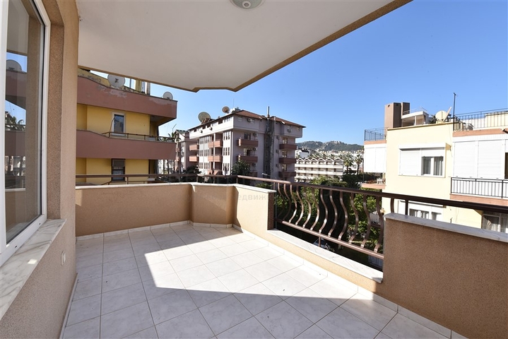 Просторная четырехкомнатная квартира в центре Алании