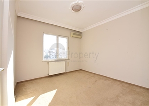 Просторная четырехкомнатная квартира в центре Алании