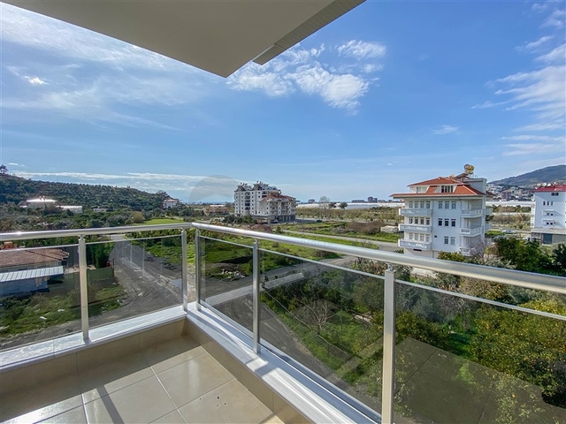 Трехкомнатная меблированная квартира в новом комплексе Демирташа