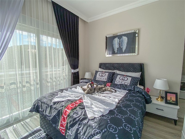 Трехкомнатная квартира с отдельной кухней в Демирташе