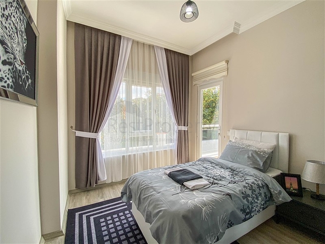 Трехкомнатная квартира с отдельной кухней в Демирташе