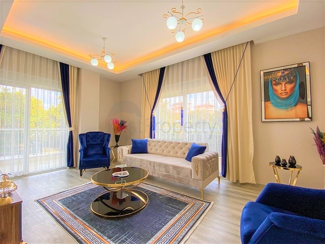 Трехкомнатная квартира с отдельной кухней в Демирташе