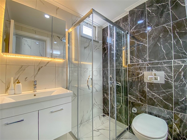 Трехкомнатная квартира с отдельной кухней в Демирташе