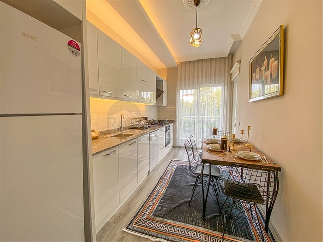 Трехкомнатная квартира с отдельной кухней в Демирташе