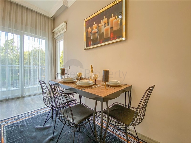 Трехкомнатная квартира с отдельной кухней в Демирташе