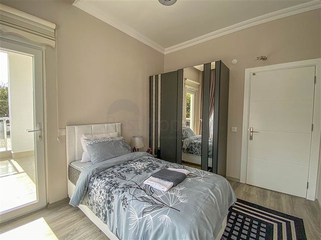 Трехкомнатная квартира с отдельной кухней в Демирташе