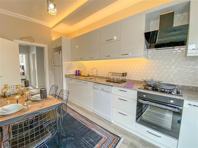 Трехкомнатная квартира с отдельной кухней в Демирташе