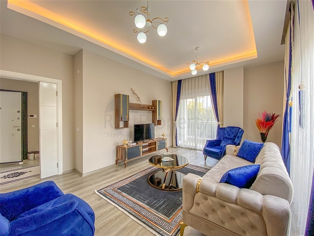 Трехкомнатная квартира с отдельной кухней в Демирташе