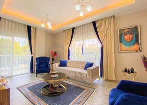 Трехкомнатная квартира с отдельной кухней в Демирташе