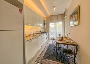 Трехкомнатная квартира с отдельной кухней в Демирташе