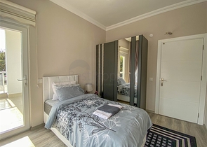 Трехкомнатная квартира с отдельной кухней в Демирташе