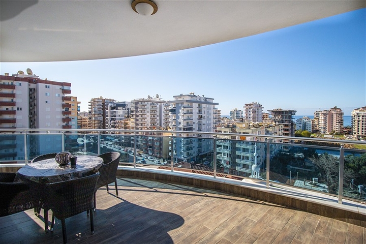 Четырехкомнатные апартаменты в комплексе премиум класса