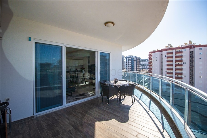 Четырехкомнатные апартаменты в комплексе премиум класса