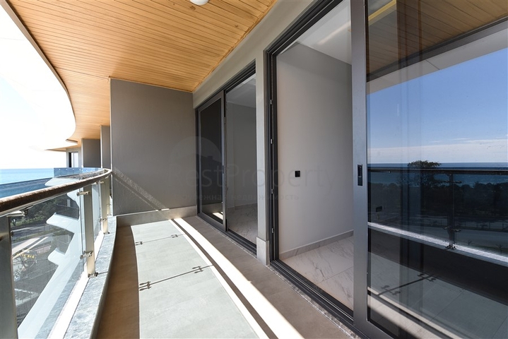 Двухкомнатная квартира в комплексе люкс класса с видом на море 