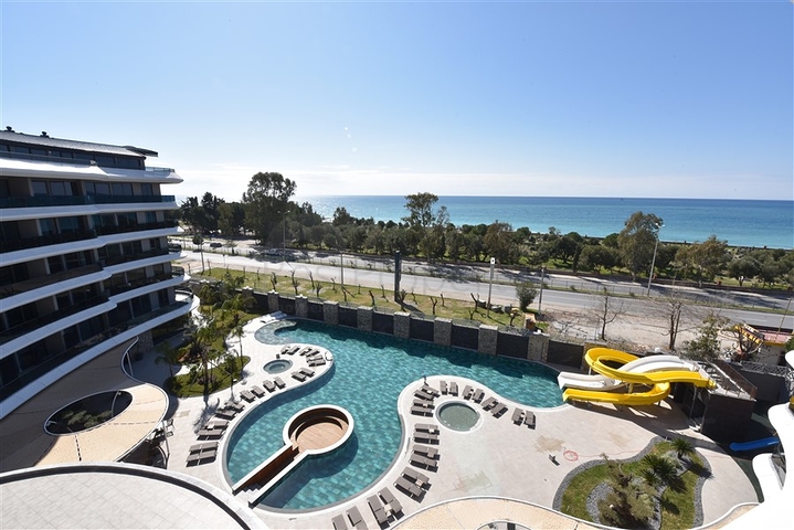 Двухкомнатная квартира в комплексе люкс класса с видом на море 