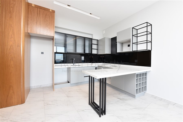 Двухкомнатная квартира в комплексе люкс класса с видом на море 