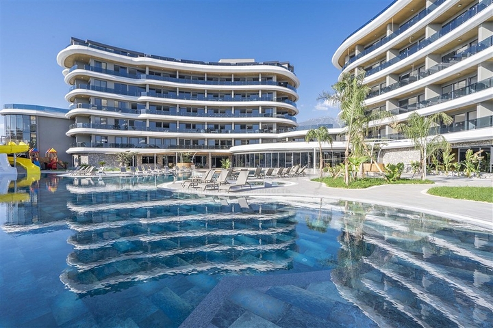 Двухкомнатная квартира в комплексе люкс класса с видом на море 