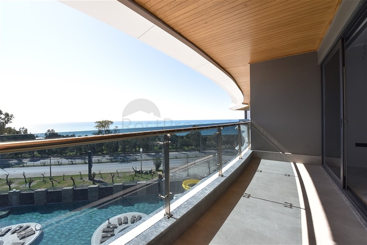 Двухкомнатная квартира в комплексе люкс класса с видом на море 