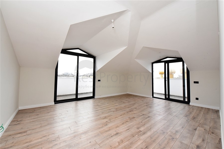 Пентхаус планировки 6+2 в районе пляжа Клеопатры