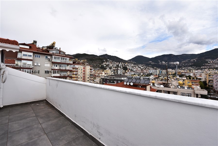 Пентхаус планировки 6+2 в районе пляжа Клеопатры