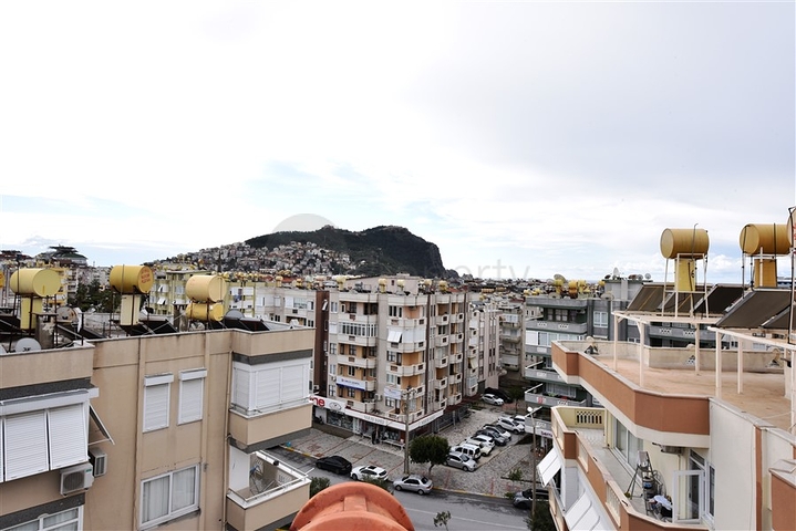 Пентхаус планировки 6+2 в районе пляжа Клеопатры