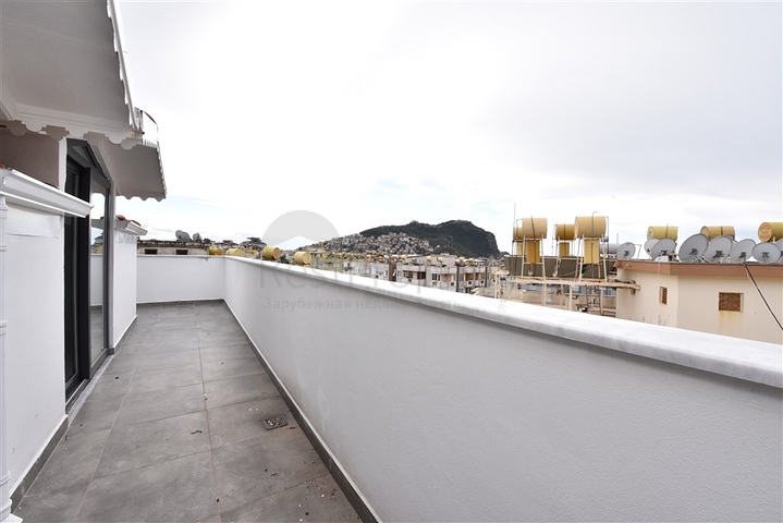 Пентхаус планировки 6+2 в районе пляжа Клеопатры