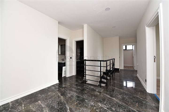 Пентхаус планировки 6+2 в районе пляжа Клеопатры