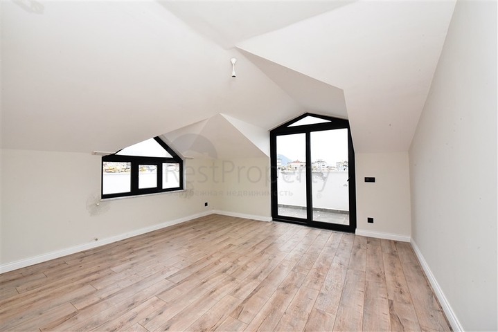 Пентхаус планировки 6+2 в районе пляжа Клеопатры