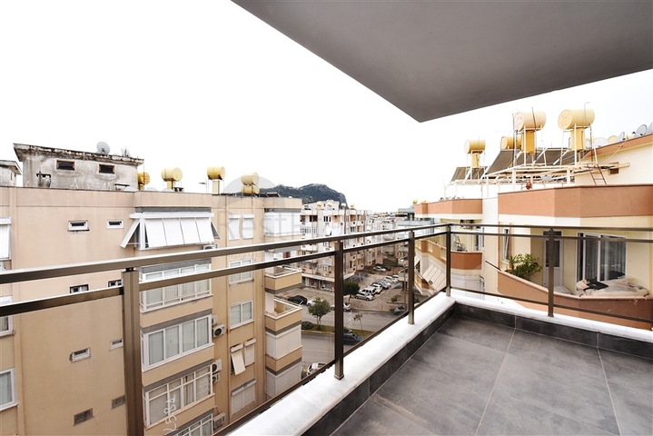 Пентхаус планировки 6+2 в районе пляжа Клеопатры