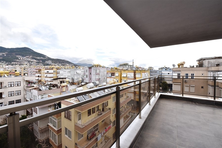 Пентхаус планировки 6+2 в районе пляжа Клеопатры