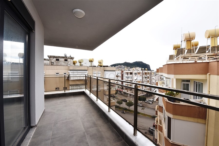 Пентхаус планировки 6+2 в районе пляжа Клеопатры