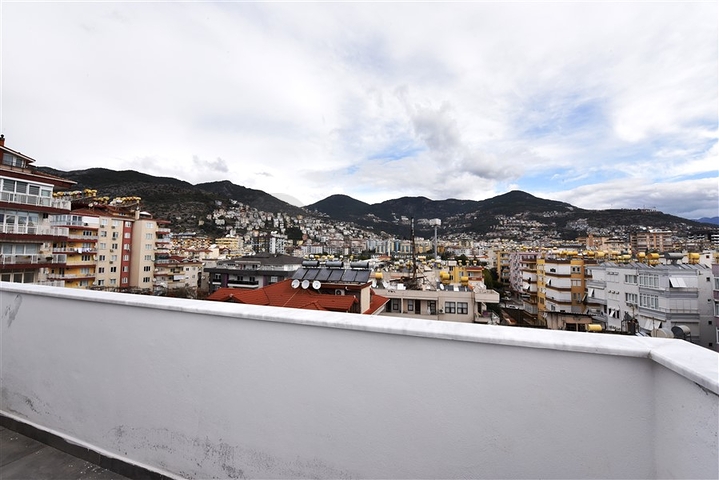 Пентхаус планировки 6+2 в районе пляжа Клеопатры