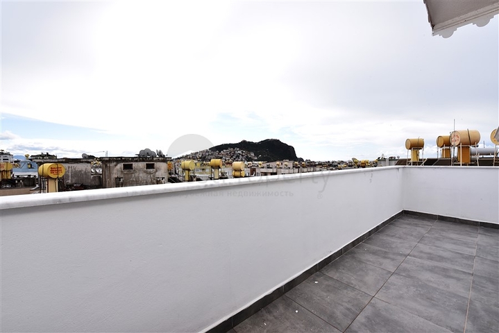 Пентхаус планировки 6+2 в районе пляжа Клеопатры