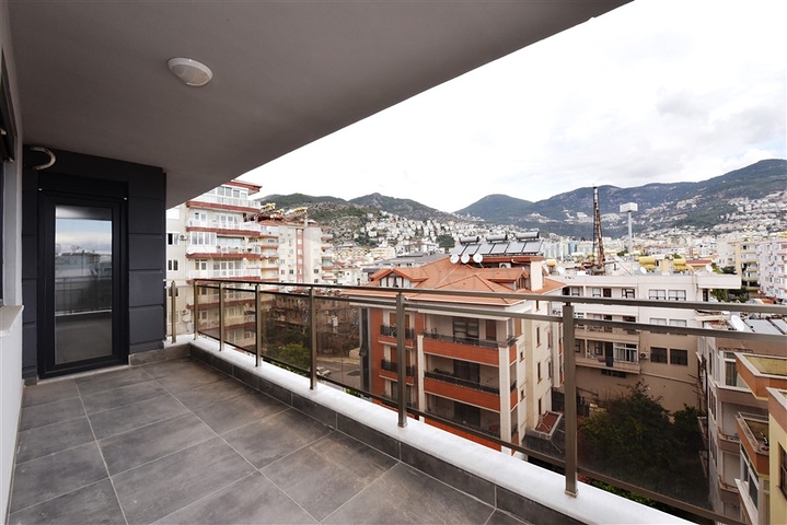 Пентхаус планировки 6+2 в районе пляжа Клеопатры