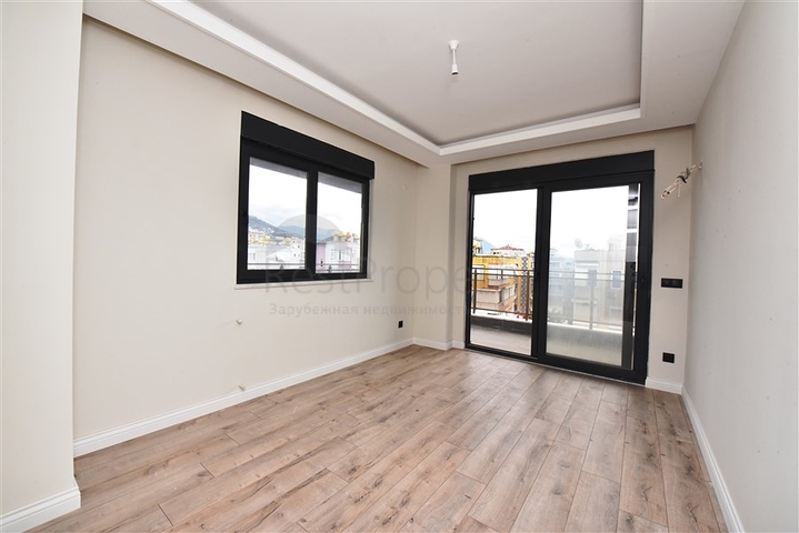 Пентхаус планировки 6+2 в районе пляжа Клеопатры