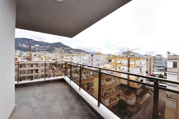 Пентхаус планировки 6+2 в районе пляжа Клеопатры